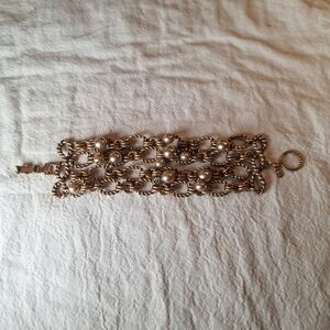 🔥 Gold tone and metallic faux pearl chunky bracelet in excellent condition